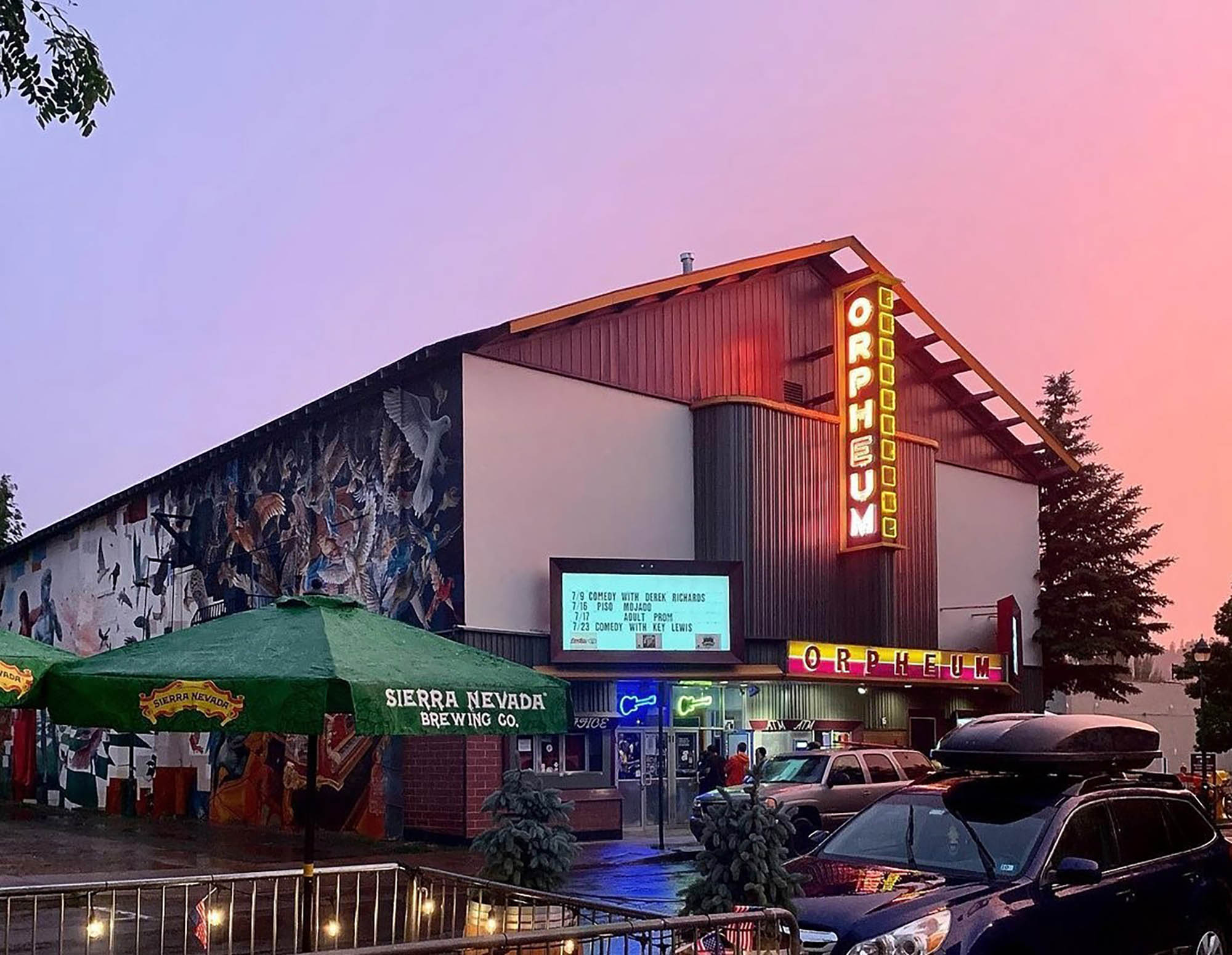 A vibrant sunset over the Orpheum theater in Flagstaff, Arizona; Credit: Discover Flagstaff
