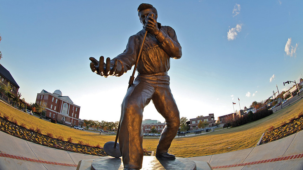 Elvis statue in Tupelo, Mississippi