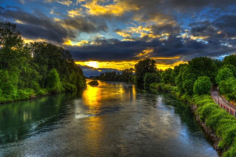 Willamette River Bike Path in Eugene, Oregon; Credit: Mike Shaw