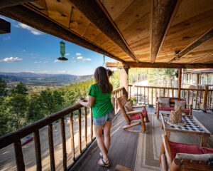Lodging view in Estes Park, Colorado; Credit: John Berry/Visit Estes Park