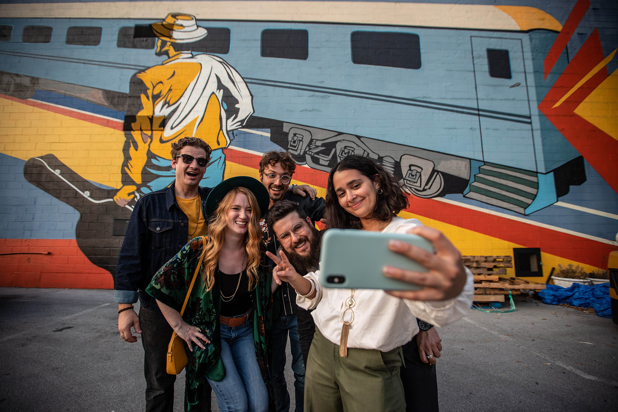 Posing with a mural in Chattanooga, Tennessee
