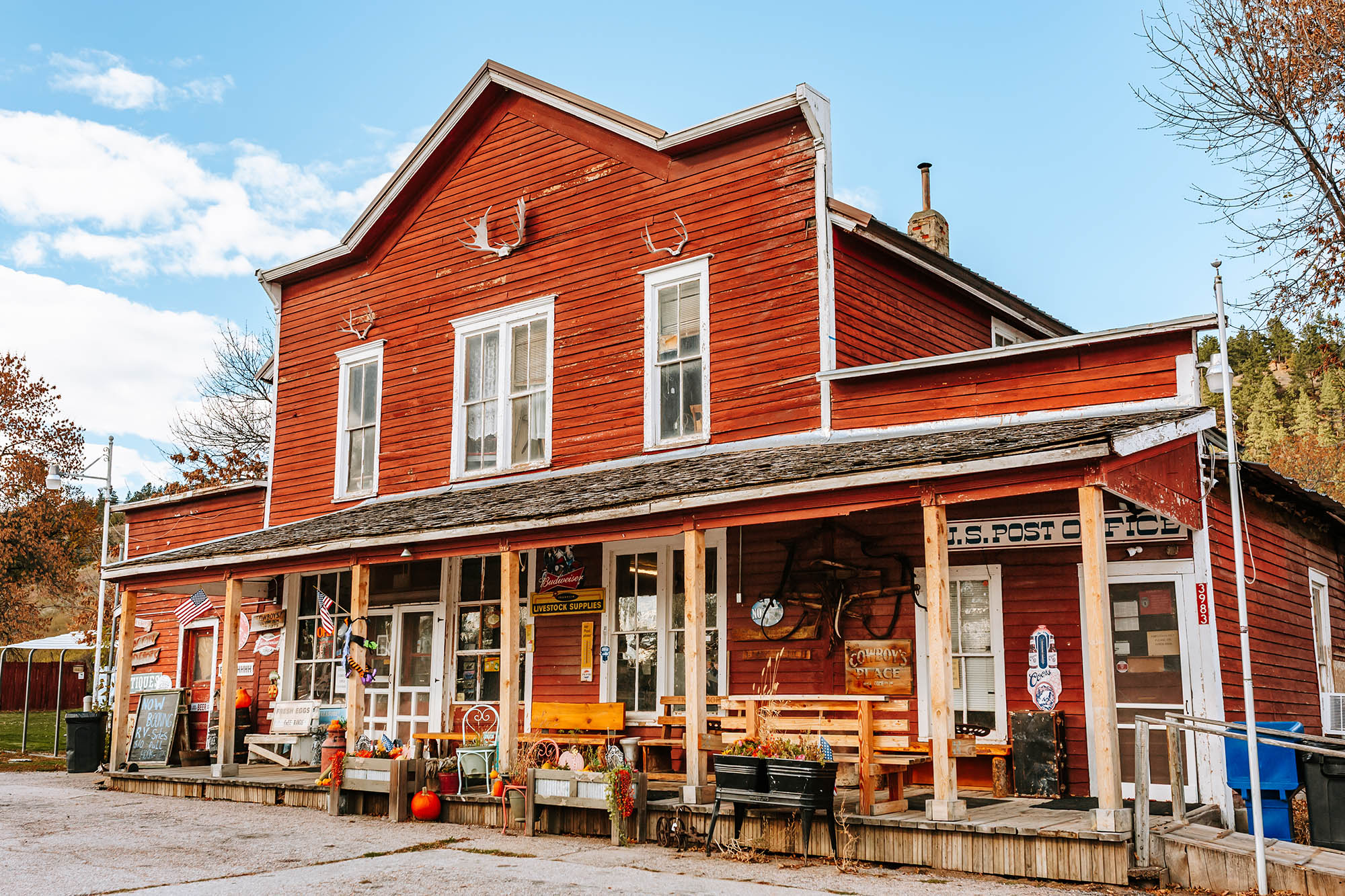 Exterior view of the Aladdin General Store in Devils Tower Country, Wyoming