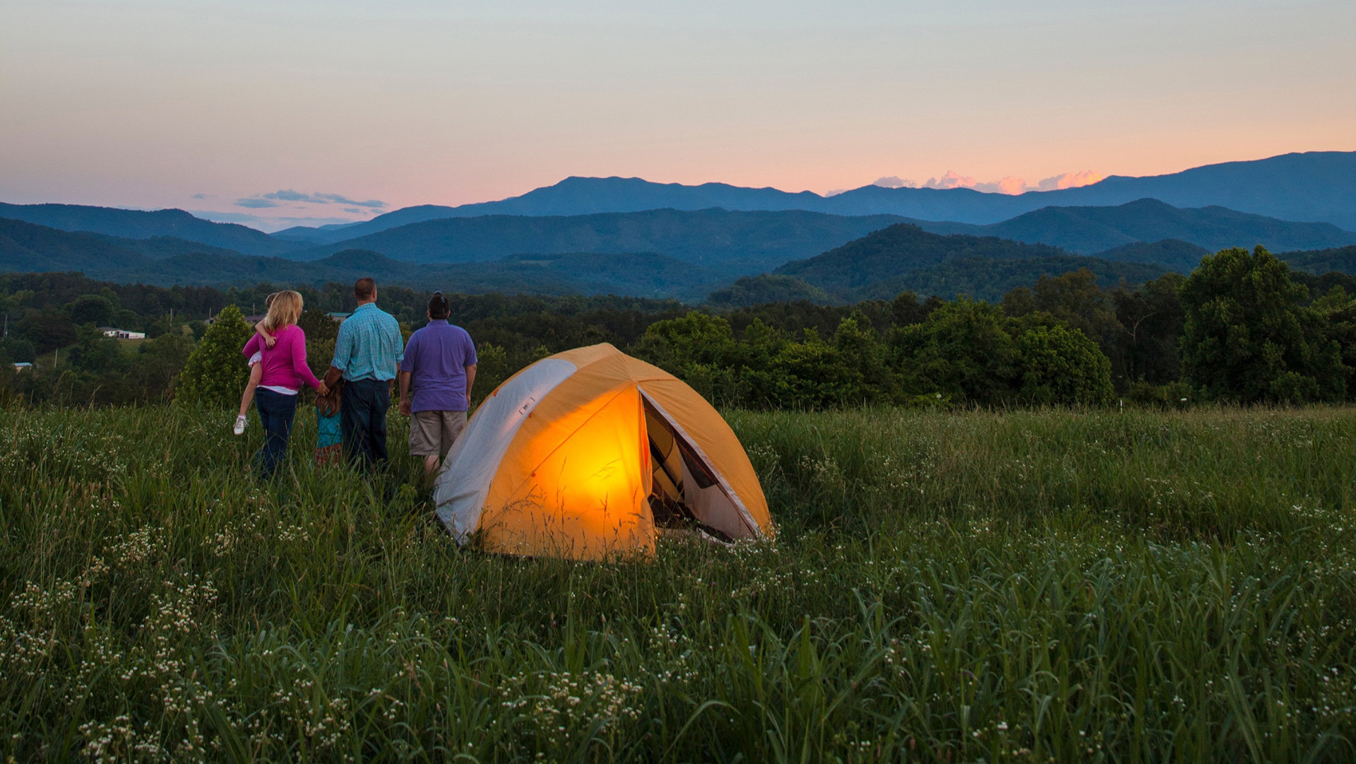 Family camping in Great Smoky Mountains National Park, Tennessee; Credit: Tennessee Tourism