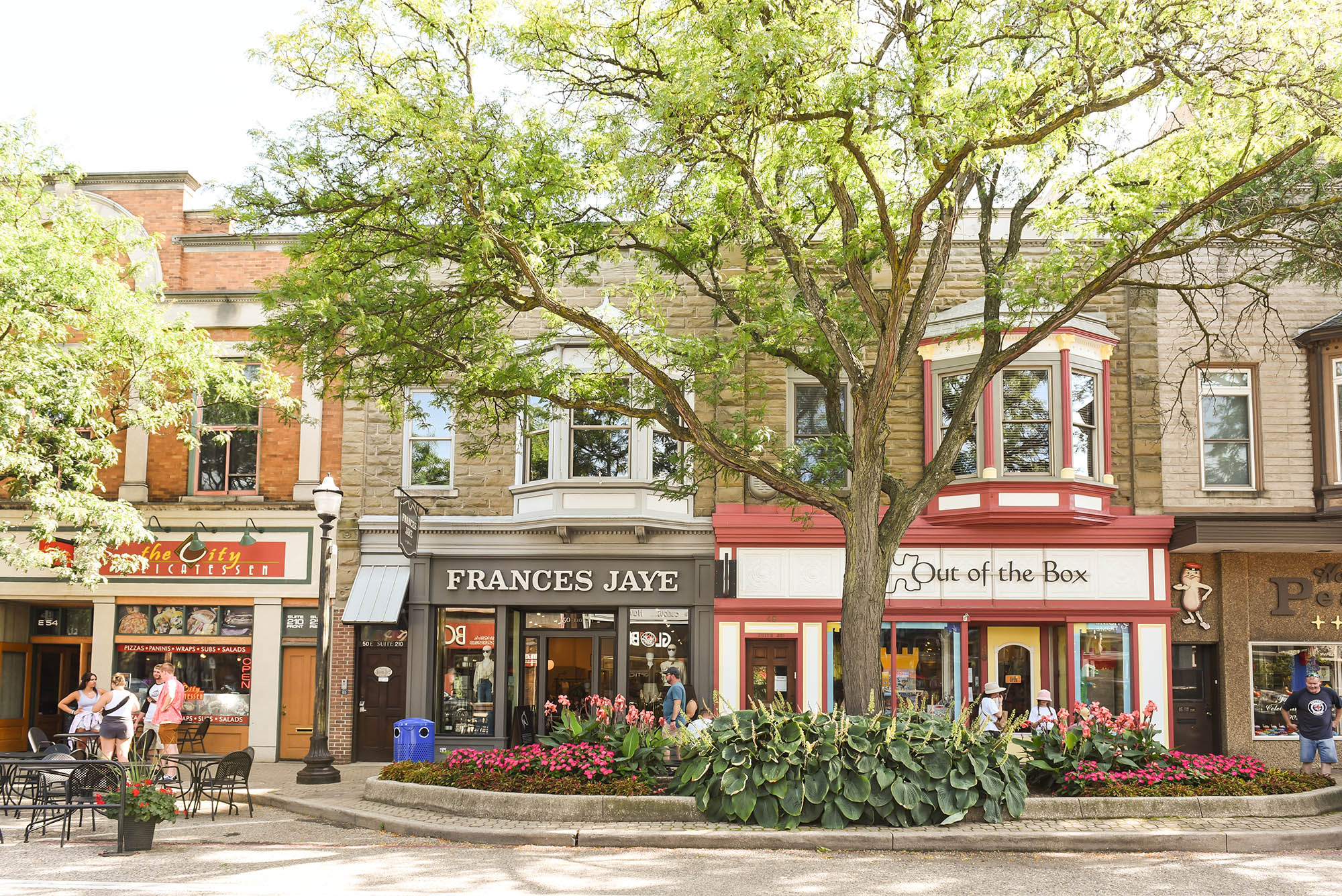 Street view of shopping and dining in Downtown Holland, Michigan; Credit: Holland CVB